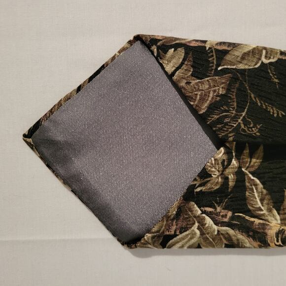 Endangered Species 1998 toucans silk neck tie by Rod Frederick, made in USA, vtg - Picture 4 of 6